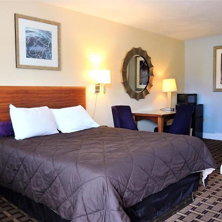 Windsor Motel Groton Kültér fotó