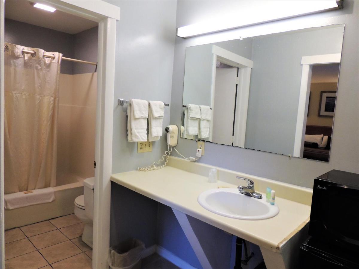 Windsor Motel Groton Kültér fotó